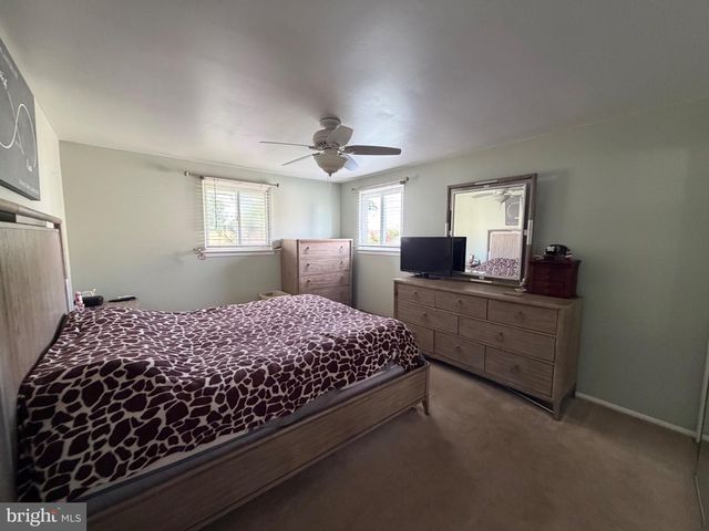 301 FAIRMOUNT AVE, Blackwood, NJ 08012