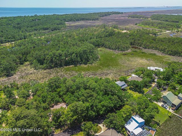 W Simmons Circle, Ocean Springs, MS 39564