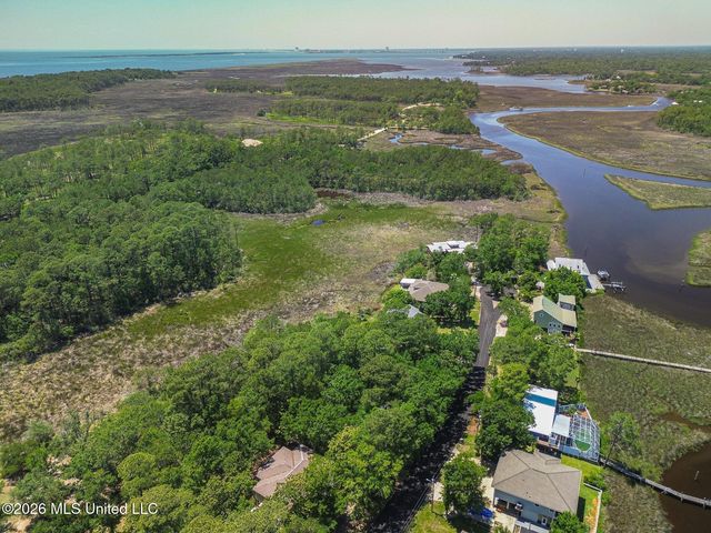 W Simmons Circle, Ocean Springs, MS 39564