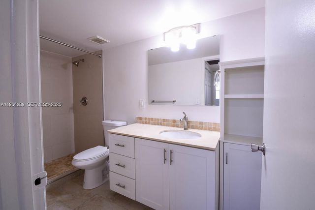 8215 Lake Dr 504, Doral, FL 33166