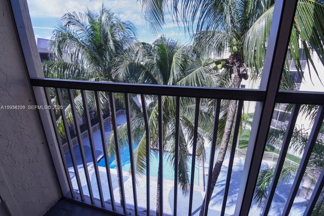 8215 Lake Dr 504, Doral, FL 33166