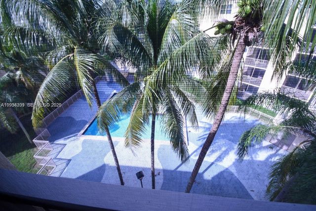 8215 Lake Dr 504, Doral, FL 33166