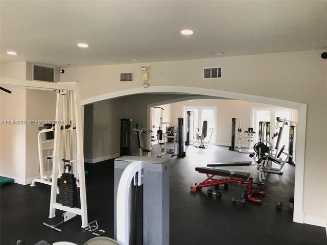 8215 Lake Dr 504, Doral, FL 33166