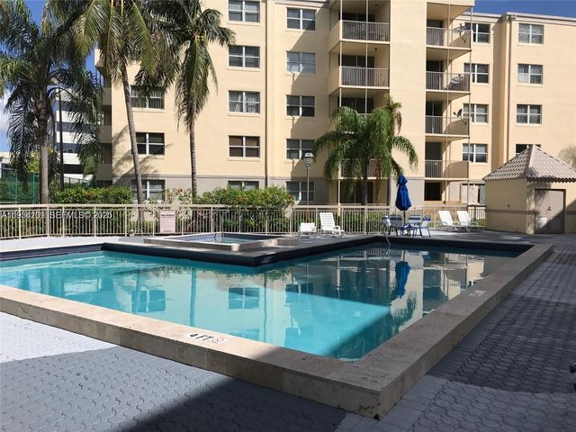 8215 Lake Dr 504, Doral, FL 33166