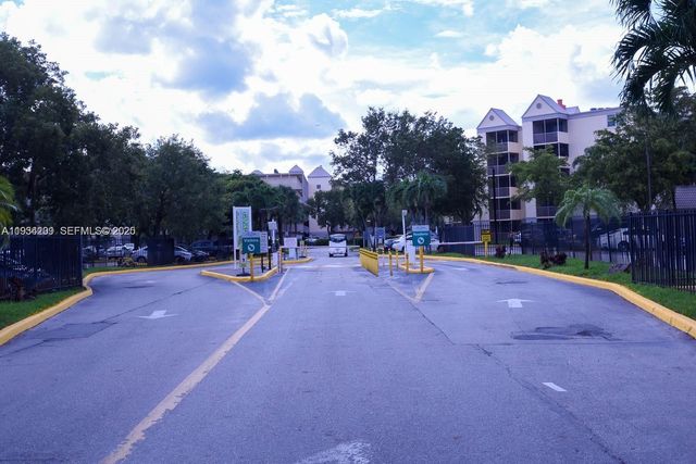 8215 Lake Dr 504, Doral, FL 33166