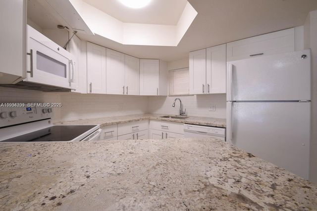 8215 Lake Dr 504, Doral, FL 33166