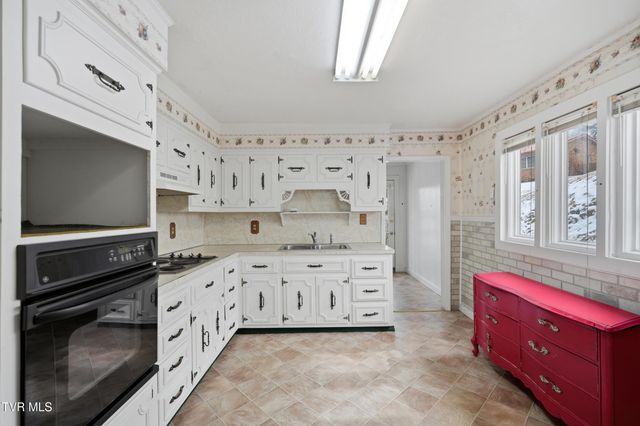 614 Southeast Jefferson Street, Coeburn, VA 24230