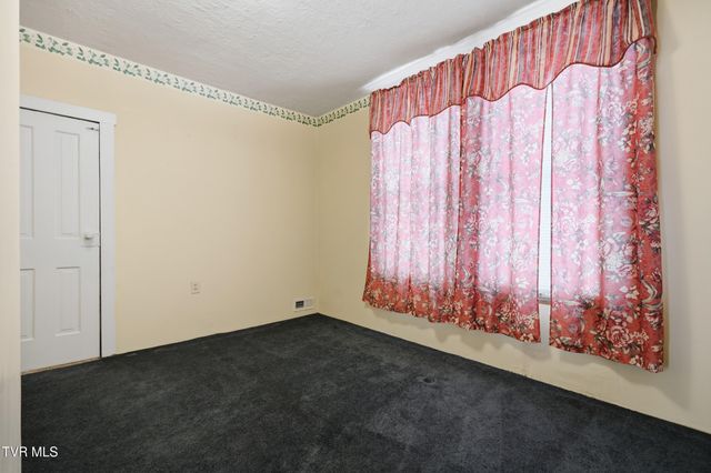 614 Southeast Jefferson Street, Coeburn, VA 24230