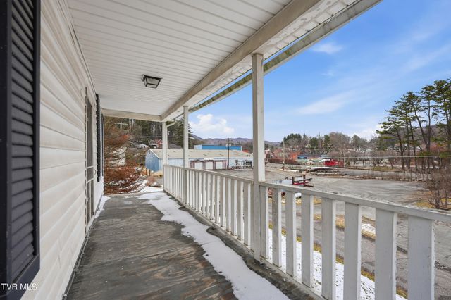 614 Southeast Jefferson Street, Coeburn, VA 24230