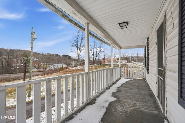 614 Southeast Jefferson Street, Coeburn, VA 24230