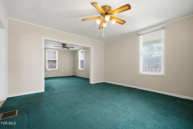 614 Southeast Jefferson Street, Coeburn, VA 24230