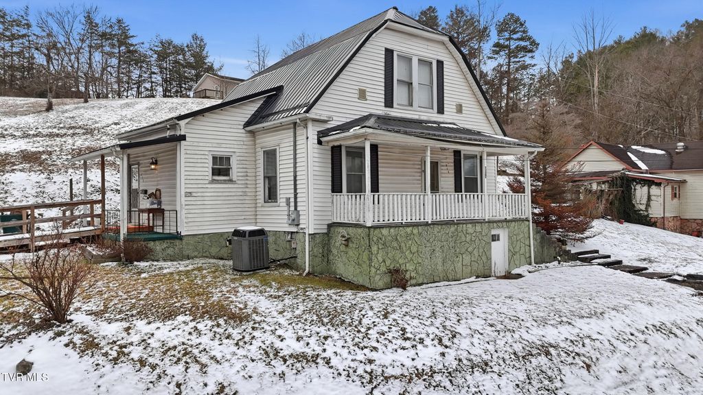 614 Southeast Jefferson Street, Coeburn, VA 24230