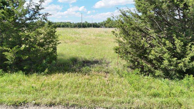 1676 County Road 4668, Trenton, TX 75490