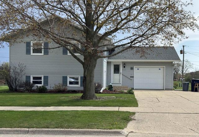 1717 S Chatham Street, Janesville, WI 53546