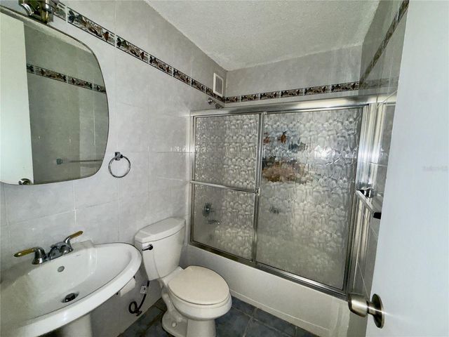 5870 AVE. JOSÉ M. TARTAK B1, Carolina, PR 00979
