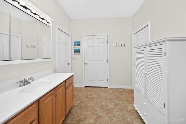 322 Lauryn Meadows Court, Fairfield, OH 45014