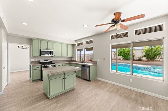 7450 Red Clover Way, Highland, CA 92346