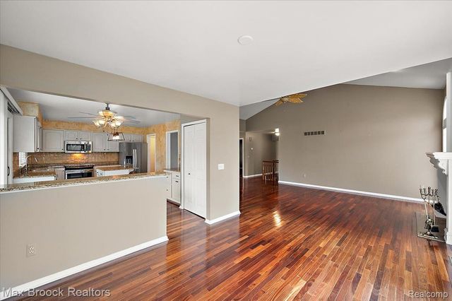 888 Tartan Trail, Bloomfield Hills, MI 48304