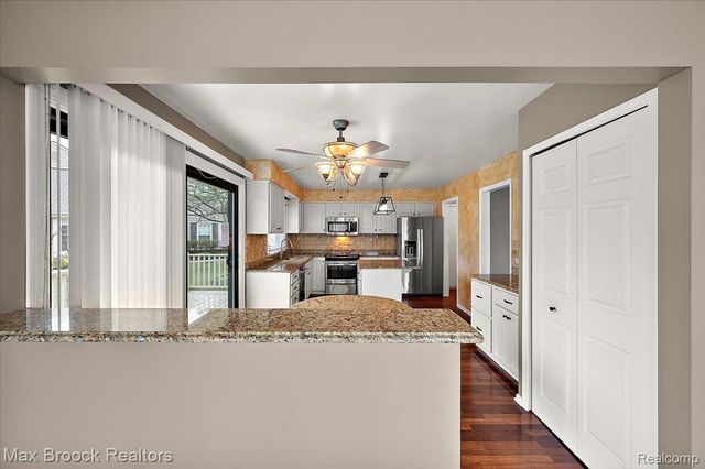 888 Tartan Trail, Bloomfield Hills, MI 48304