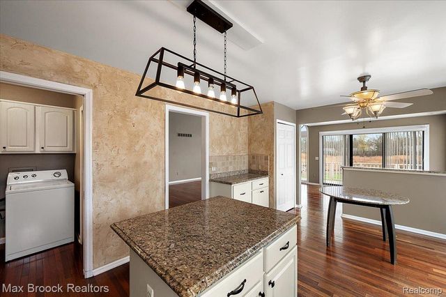 888 Tartan Trail, Bloomfield Hills, MI 48304