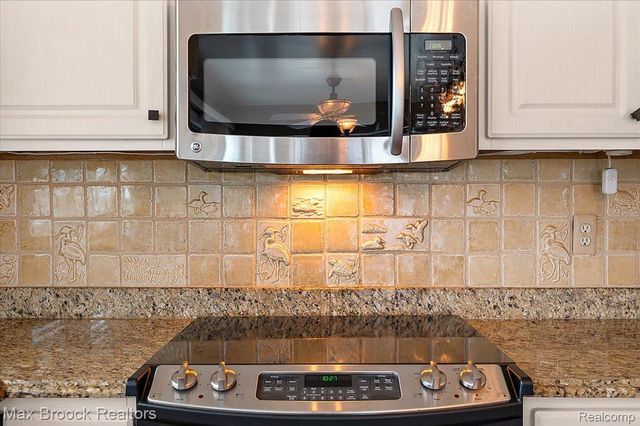 888 Tartan Trail, Bloomfield Hills, MI 48304