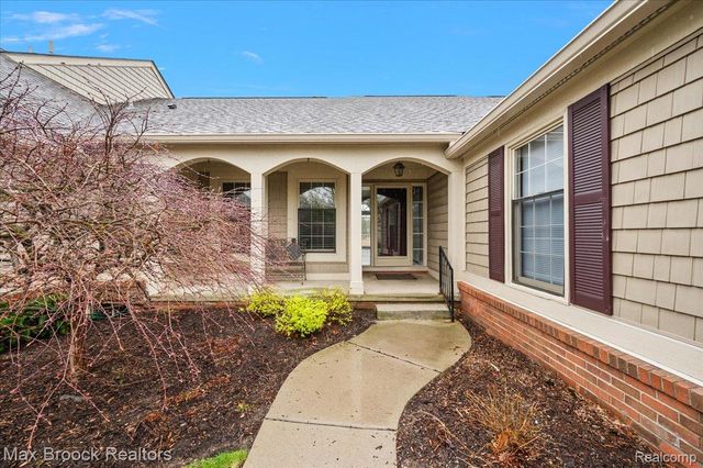 888 Tartan Trail, Bloomfield Hills, MI 48304