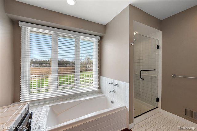 888 Tartan Trail, Bloomfield Hills, MI 48304