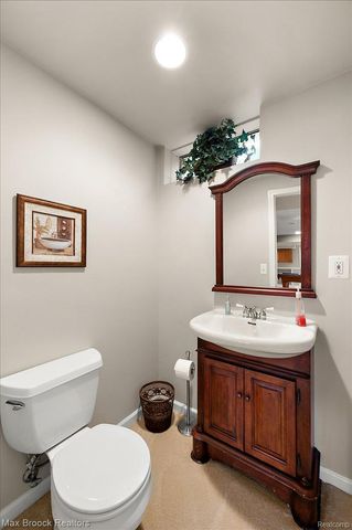 888 Tartan Trail, Bloomfield Hills, MI 48304