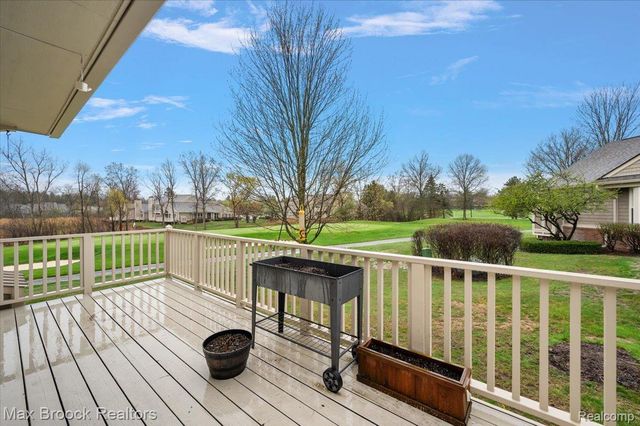 888 Tartan Trail, Bloomfield Hills, MI 48304