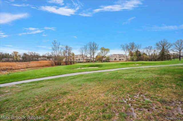 888 Tartan Trail, Bloomfield Hills, MI 48304