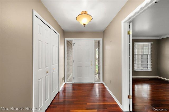 888 Tartan Trail, Bloomfield Hills, MI 48304