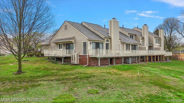 888 Tartan Trail, Bloomfield Hills, MI 48304