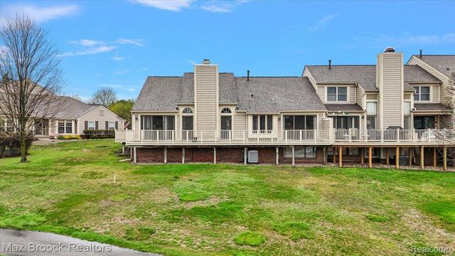 888 Tartan Trail, Bloomfield Hills, MI 48304