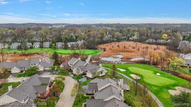 888 Tartan Trail, Bloomfield Hills, MI 48304