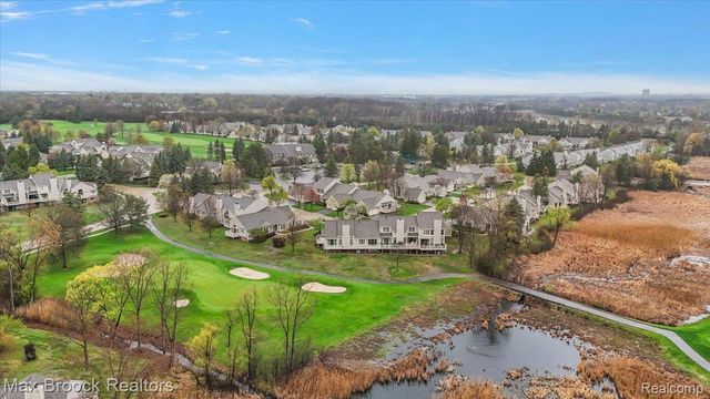 888 Tartan Trail, Bloomfield Hills, MI 48304