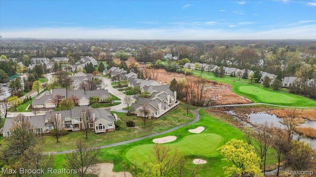 888 Tartan Trail, Bloomfield Hills, MI 48304