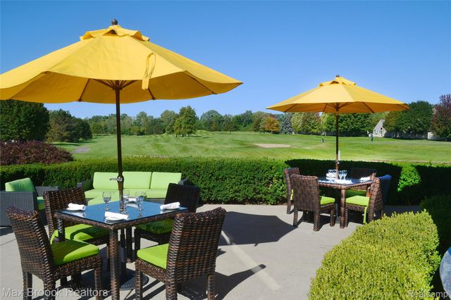 888 Tartan Trail, Bloomfield Hills, MI 48304
