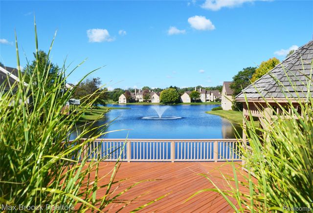 888 Tartan Trail, Bloomfield Hills, MI 48304