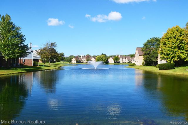 888 Tartan Trail, Bloomfield Hills, MI 48304