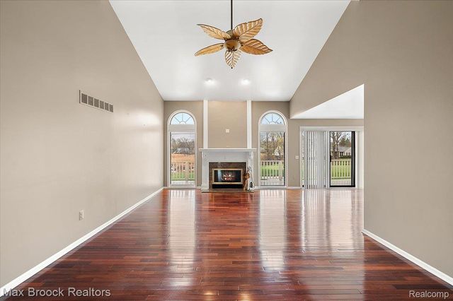 888 Tartan Trail, Bloomfield Hills, MI 48304