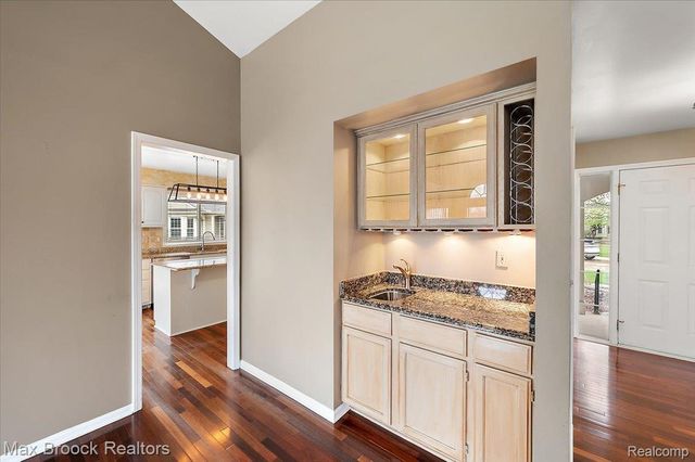888 Tartan Trail, Bloomfield Hills, MI 48304