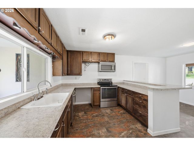 23892 BUTLER Rd, Elmira, OR 97437