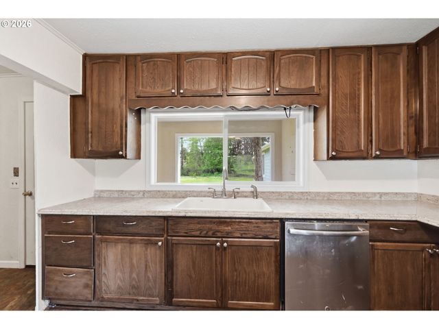 23892 BUTLER Rd, Elmira, OR 97437