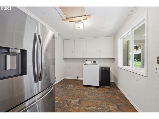 23892 BUTLER Rd, Elmira, OR 97437