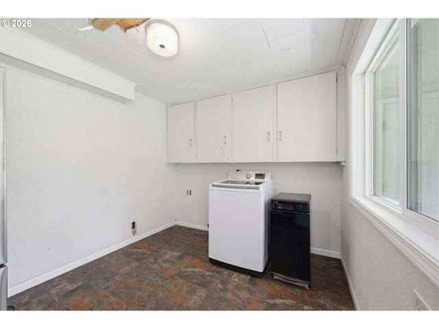 23892 BUTLER Rd, Elmira, OR 97437