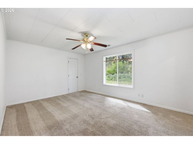 23892 BUTLER Rd, Elmira, OR 97437