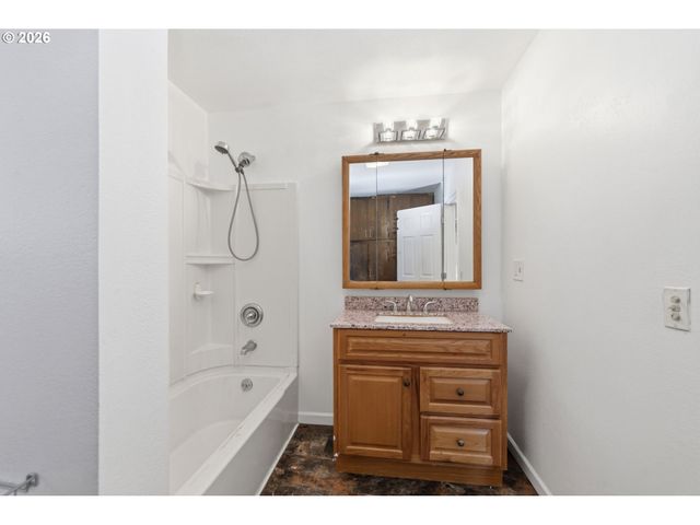 23892 BUTLER Rd, Elmira, OR 97437