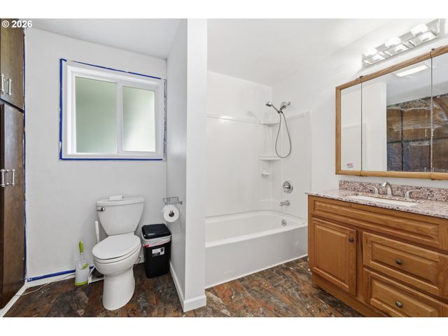 23892 BUTLER Rd, Elmira, OR 97437
