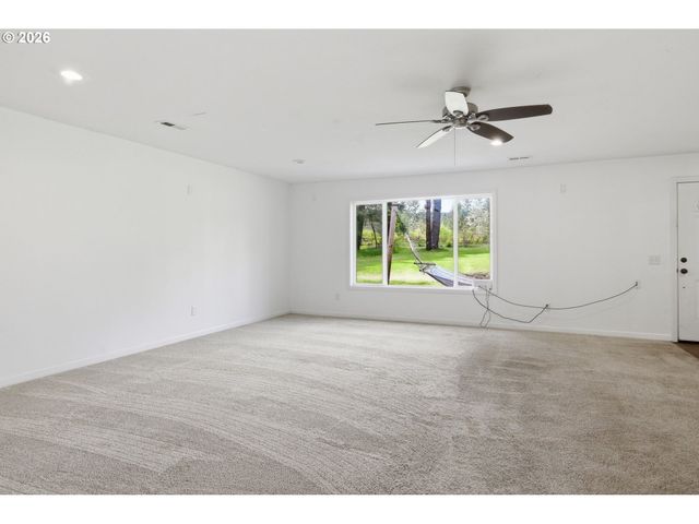 23892 BUTLER Rd, Elmira, OR 97437