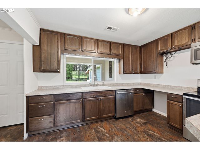 23892 BUTLER Rd, Elmira, OR 97437